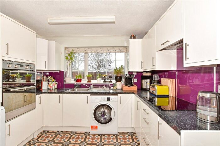 4 Bedroom End Terrace House For Sale In Kingfisher Court, Herne Bay, Kent, CT6