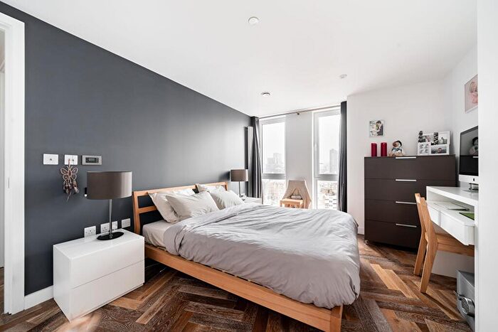 2 Bedroom Apartment To Rent In Eagle Point, City Road, London, EC1V