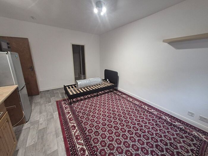 Studio To Rent In Wesley Avenue, London, Ealing, NW10