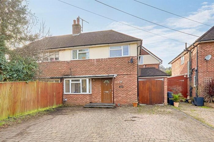 4 Bedroom Semi-Detached House For Sale In Findon Road, Worthing, BN14