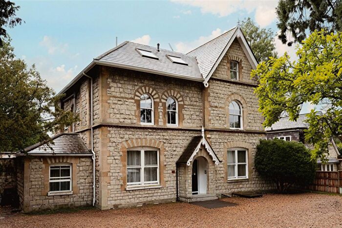 2 Bedroom Flat For Sale In Alders Road, Reigate, RH2