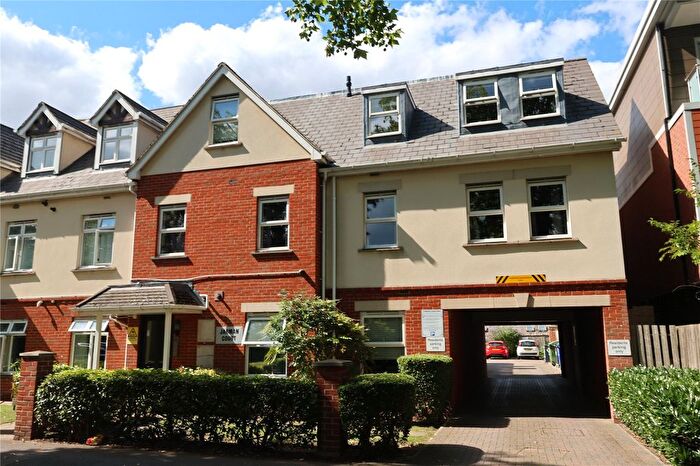 2 Bedroom Flat To Rent In Maybury Road, Woking, Surrey, GU21
