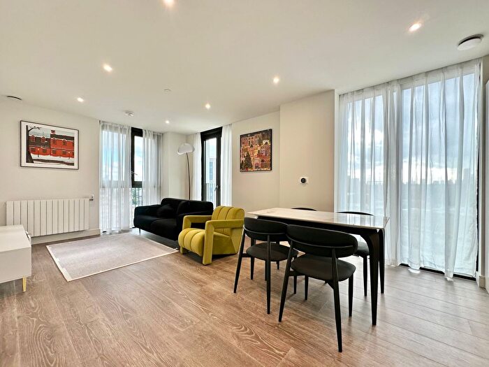 2 Bedroom Flat To Rent In Affinity View, London, E16