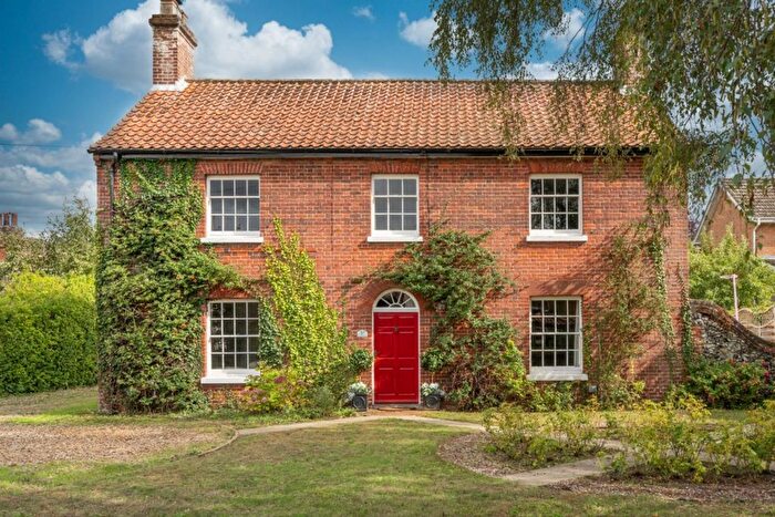 5 Bedroom Detached House For Sale In The Street, Ringland, NR8