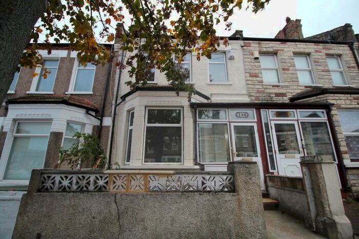 3 Bedroom Semi-Detached House To Rent In Brewery Road London, SE18