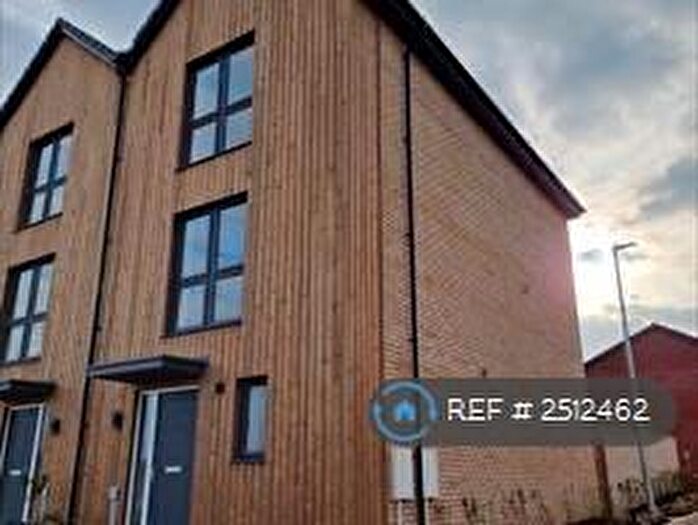 4 Bedroom Semi-Detached House To Rent In Crop Leaze, Stoke Gifford, Bristol, BS34