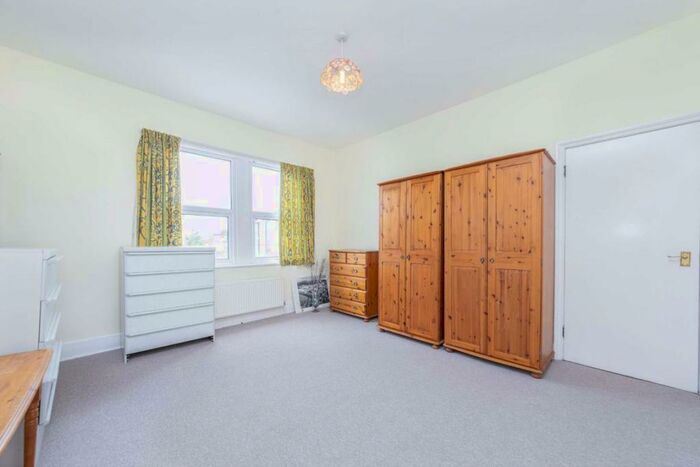 3 Bedroom Flat To Rent In Harrow Road, Kensal Green, NW10