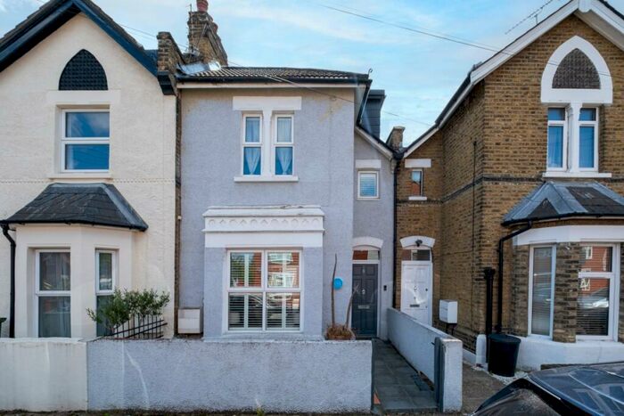 3 Bedroom Terraced House To Rent In Verran Road London, SW12