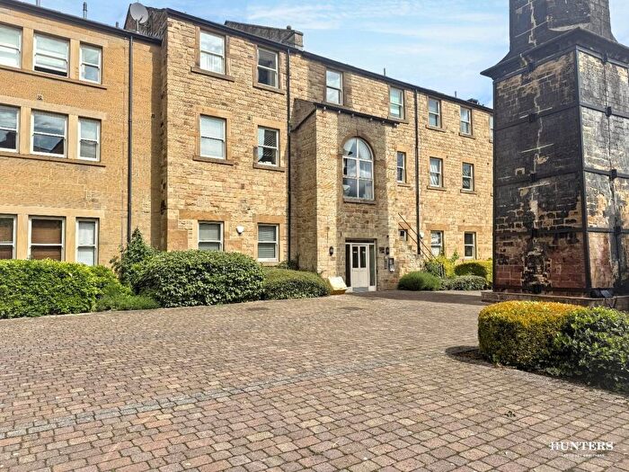 2 Bedroom Flat For Sale In Textile Street, Dewsbury, WF13