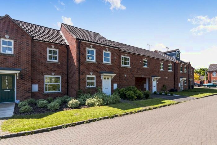 2 Bedroom Town House To Rent In Victoria Gardens, Wokingham, RG40