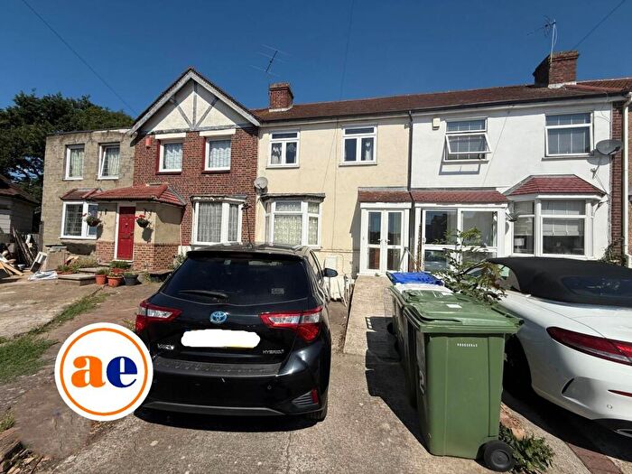 3 Bedroom House For Sale In Garrard Close, Bexleyheath, DA7