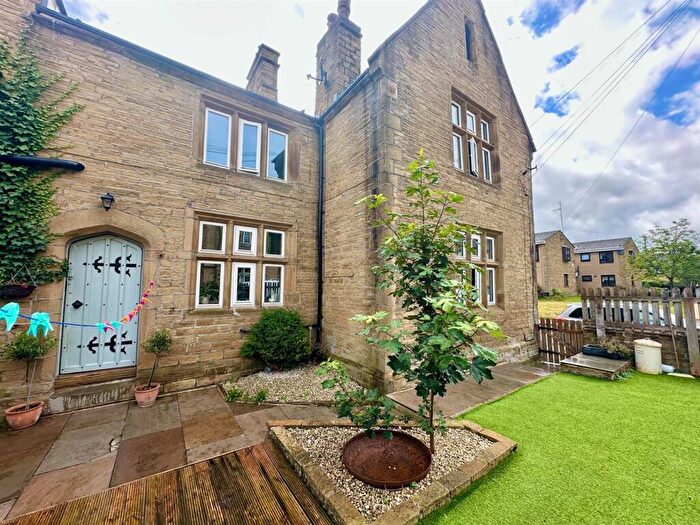 3 Bedroom End Of Terrace House For Sale In St. Stephens Street, Halifax, HX3