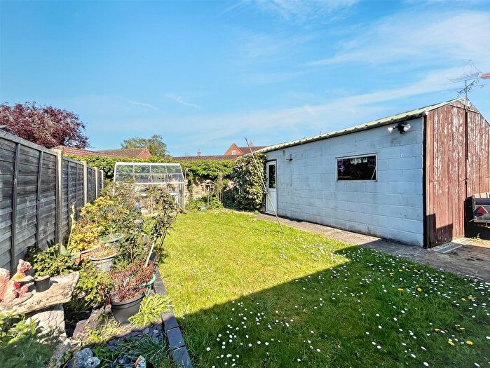 2 Bedroom Semi-detached Bungalow For Sale In Swan Close, Aylsham, Norwich, NR11