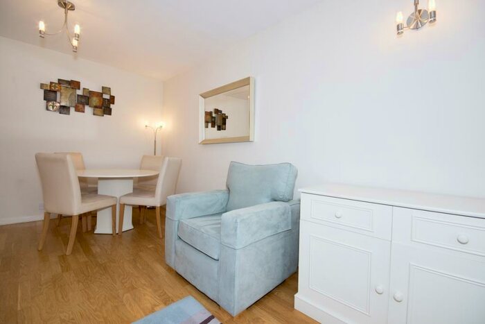 2 Bedroom Apartment To Rent In Banbury Road, Oxford, OX2