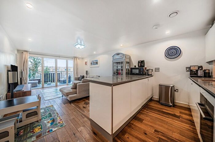 2 Bedroom Flat To Rent In Seren Park Gardens, Blackheath, Greenwich, London, SE3