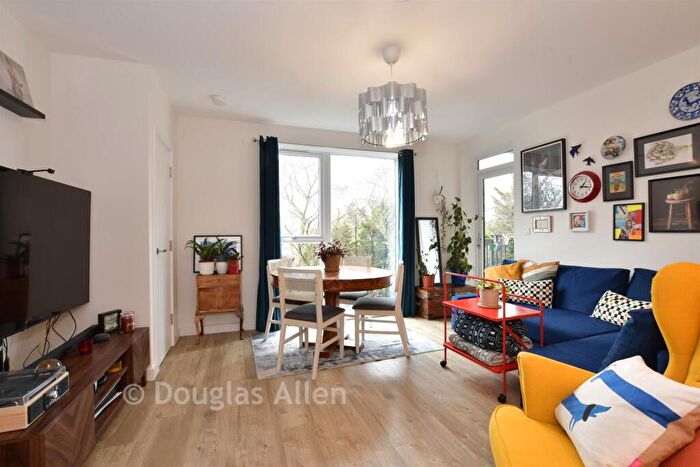 1 Bedroom Flat For Sale In Academy Way, Loughton, Essex, IG10