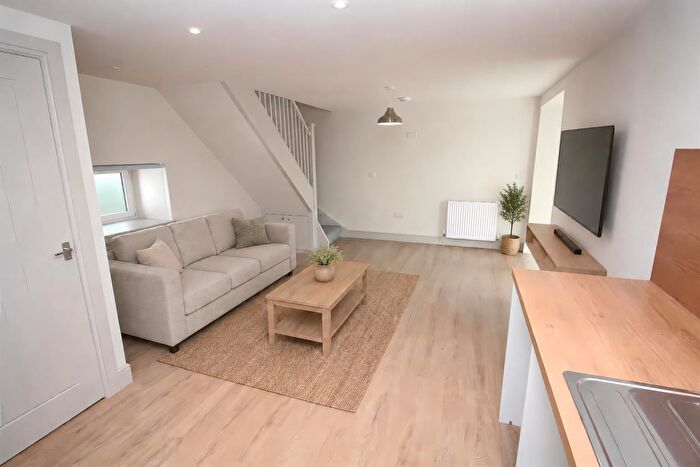 2 Bedroom Link Detached House For Sale In Cove Road, Gourock, PA19