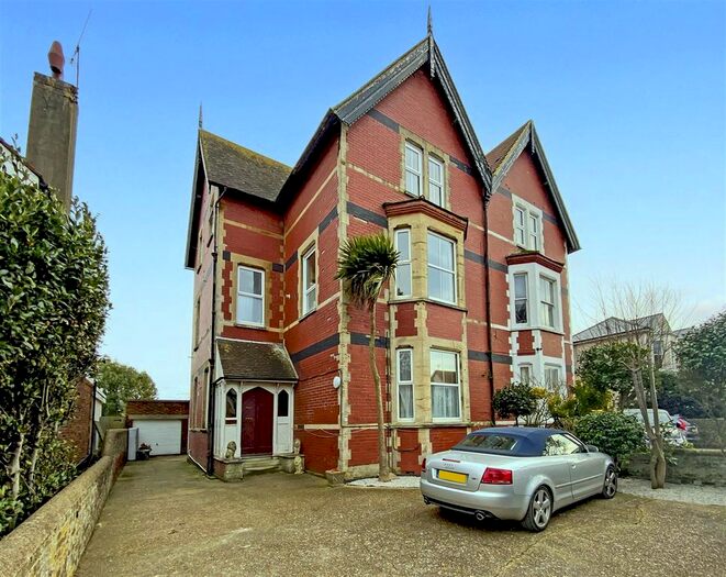 2 Bedroom Flat For Sale In Norfolk Road, Littlehampton, BN17