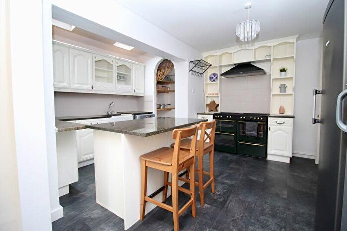 4 Bedroom Detached House For Sale In Old Bridge Close, Bursledon, SO31