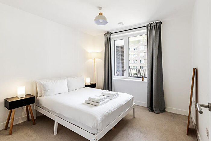 2 Bedroom Flat To Rent In Beck Square, London, E10