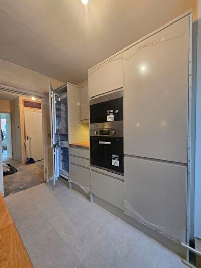 2 Bedroom Flat To Rent In Sevington Road, London, NW4