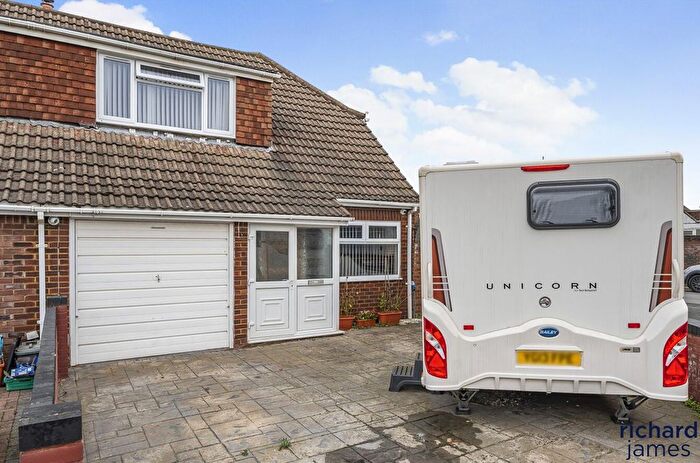 3 Bedroom Semi Detached House For Sale In Haven Close, Swindon, Swindon, SN3