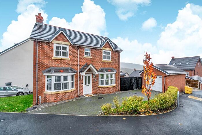 3 Bedroom Detached House For Sale In Bryn Hyfryd, Llangollen, LL20