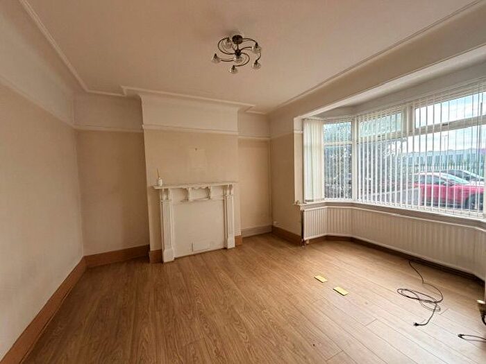 3 Bedroom Flat To Rent In Wanstead Lane, Ilford, IG1