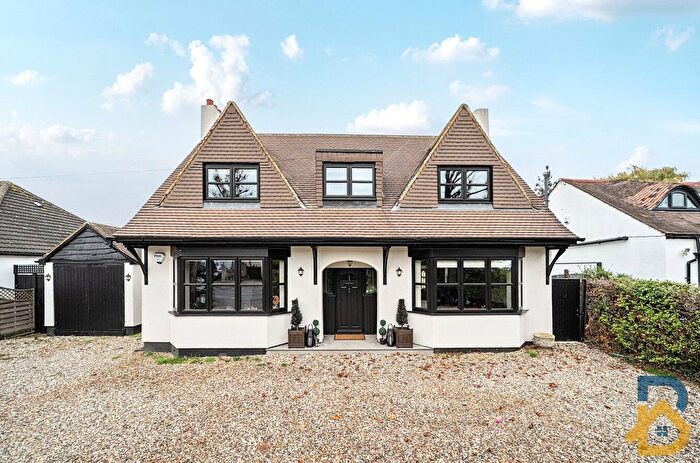 4 Bedroom Detached House For Sale In Ardleigh Green Road, Hornchurch, RM11