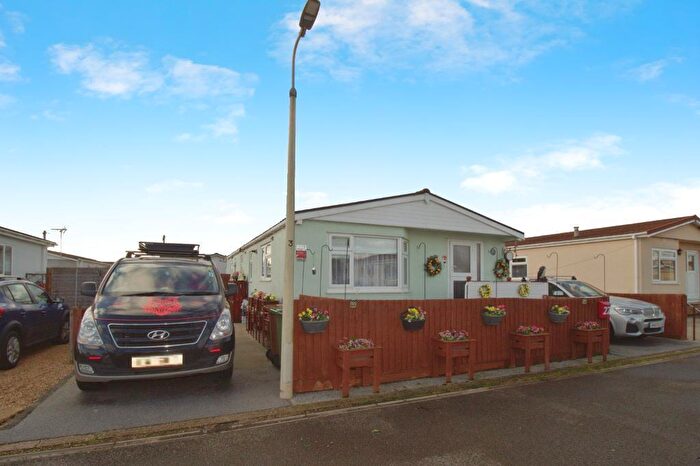 2 Bedroom Mobile Home For Sale In Beverley Court, Eye, PE6