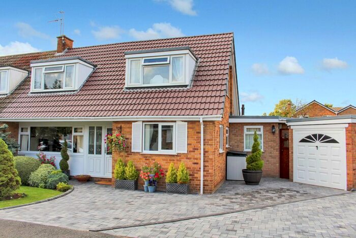 4 Bedroom Semi-Detached House For Sale In Kendal Close, Dunnington, York, YO19