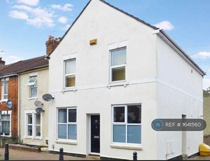 1 Bedroom Flat To Rent In North Street, Swindon, SN1