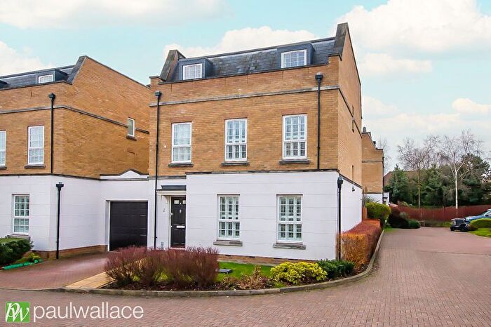 5 Bedroom Detached House For Sale In Manor House Gardens, Broxbourne, EN10