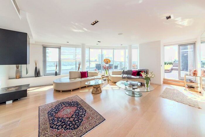 3 Bedroom Flat To Rent In New Providence Wharf, Fairmont Avenue, Canary Wharf, London, E14