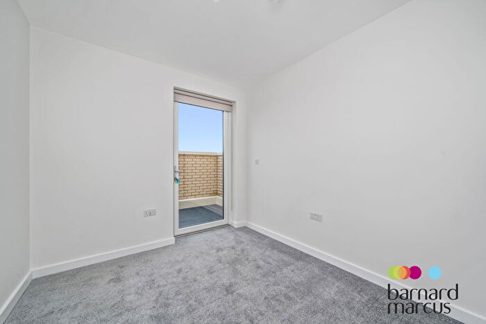 2 Bedroom Apartment To Rent In Victoria Road, Barnet, EN4