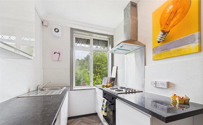 2 Bedroom Apartment To Rent In Austhorpe Road, Leeds, LS15