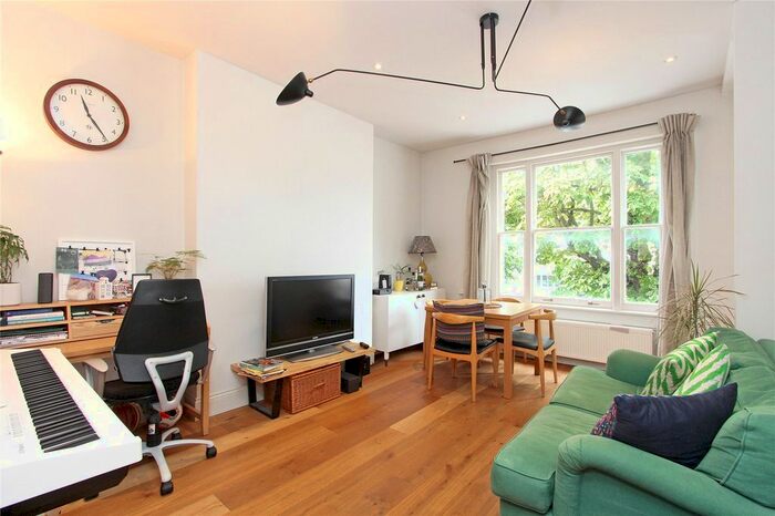 2 Bedroom Flat To Rent In Keith Grove, Shepherds Bush W12