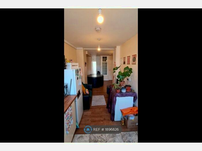 3 Bedroom Flat To Rent In St. Mary Road, London, E17