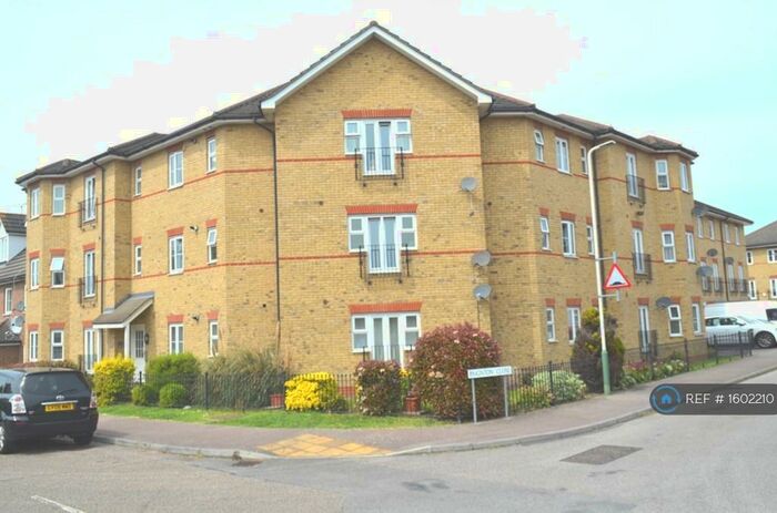2 Bedroom Flat To Rent In Exmoor Court, Romford, RM3