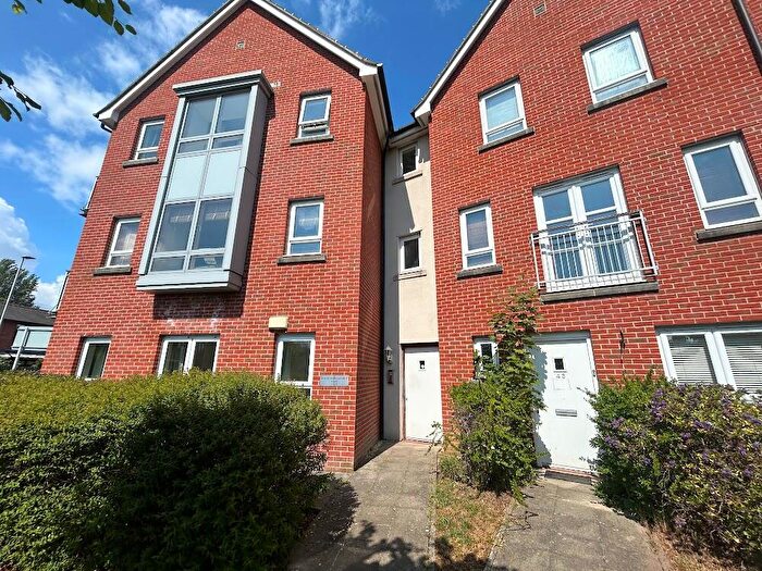 2 Bedroom Flat To Rent In Newfoundland Drive, Poole Town Centre, BH15