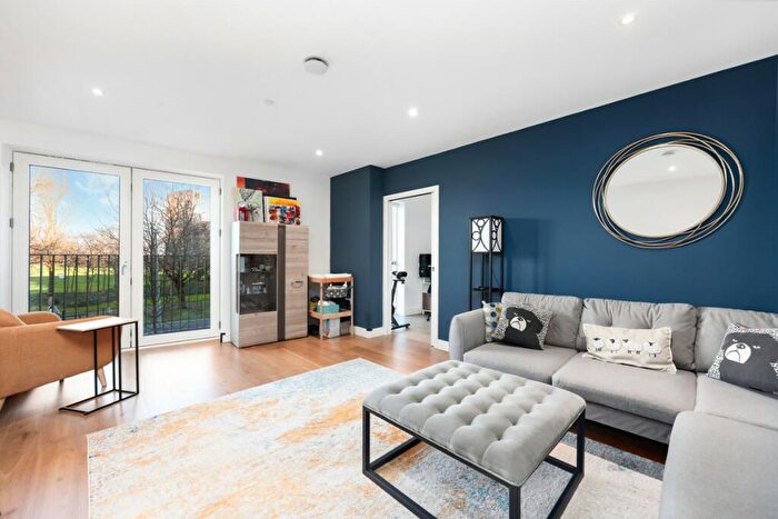 3 Bedroom Property For Sale In West Parkside, Galvin House, SE10