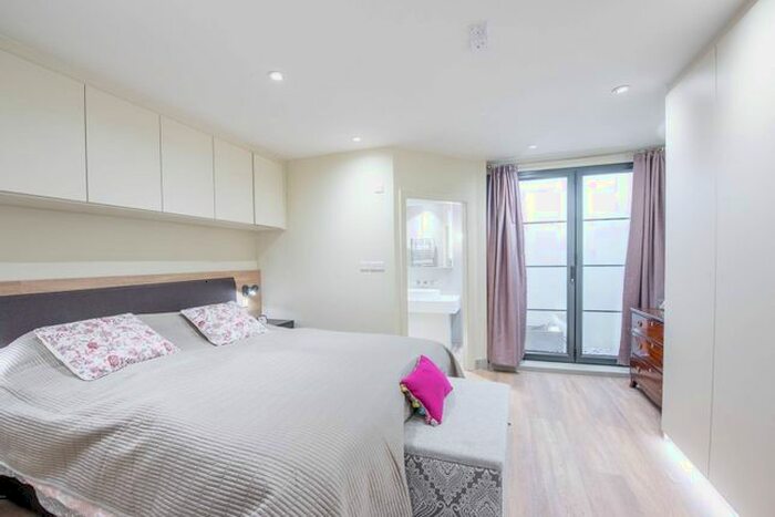 1 Bedroom Terraced House To Rent In Richards Place, Knightsbridge, London, SW3