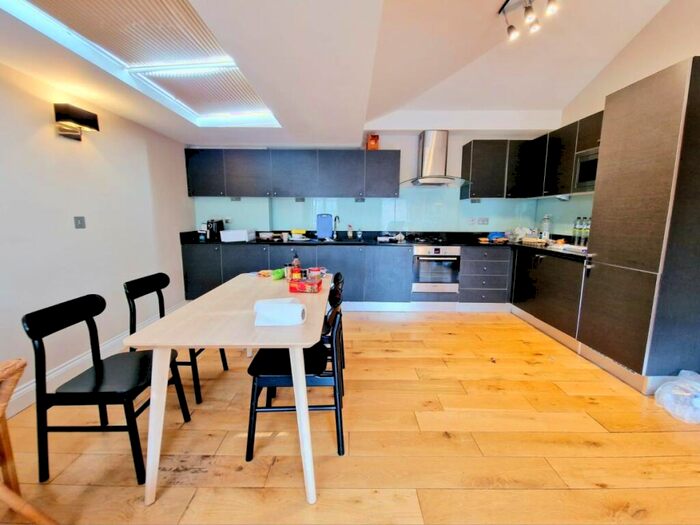 2 Bedroom Flat To Rent In Chalk Farm Road, Chalk Farm, NW1