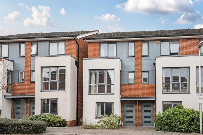 4 Bedroom Town House To Rent In Midgham Way, Reading, RG2