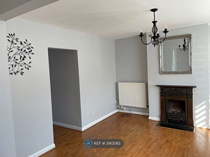 1 Bedroom Flat To Rent In Westbury Lane, Buckhurst Hill, IG9