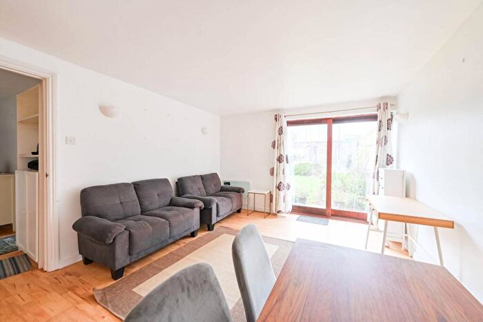 1 Bedroom Flat To Rent In Gaselee Street, Canary Wharf, London, E14