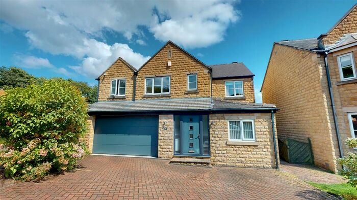 4 Bedroom Detached House For Sale In Upper Hall View, Northowram, Halifax, HX3