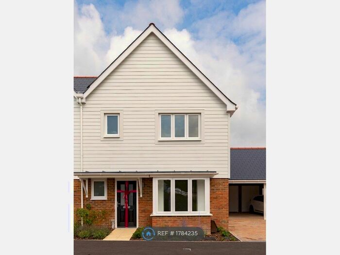 3 Bedroom Semi-Detached House To Rent In Amisse Drive, Snodland, ME6