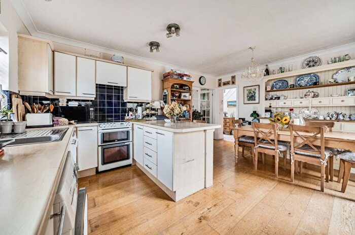 4 Bedroom Property For Sale In Orchard Avenue, Chichester, PO19