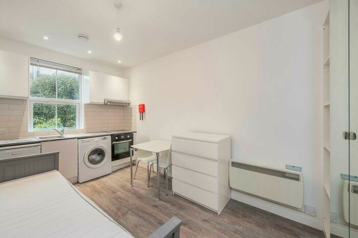 Flat To Rent In Roderick Road, Hampstead / Belsize Park, NW3